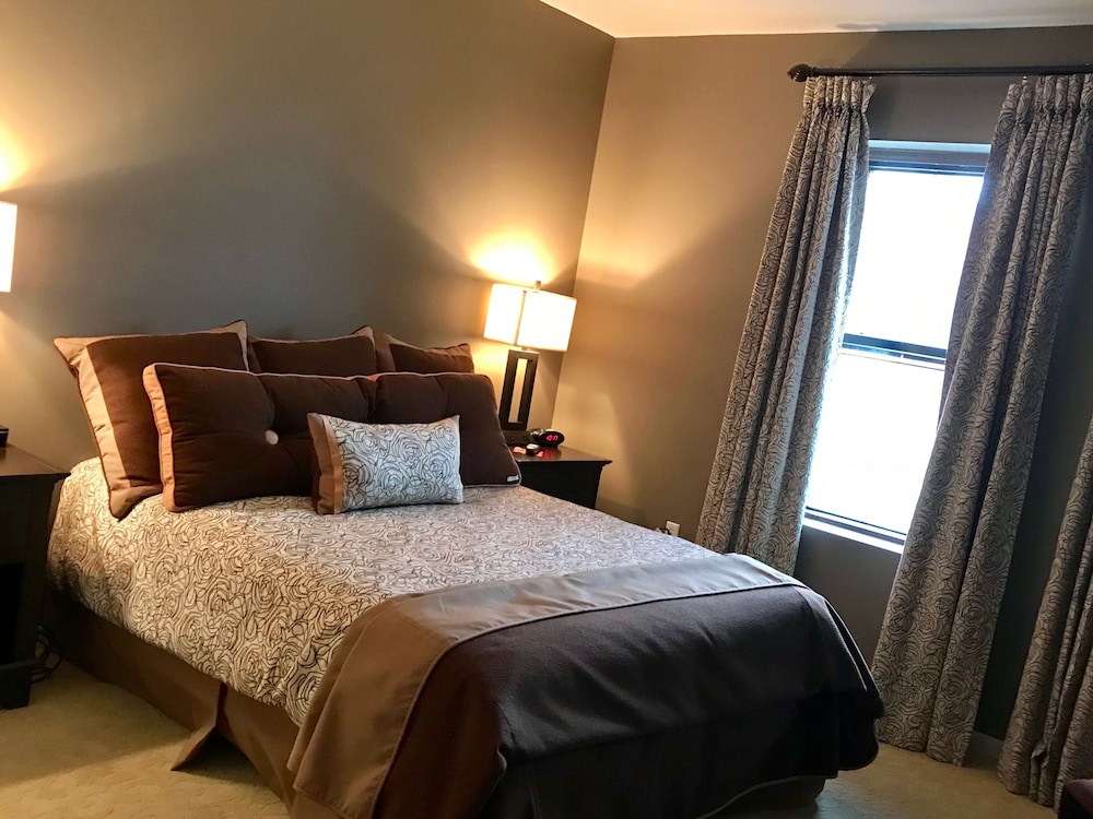 ROOM, SINGLE, QUEEN BED, ACCESSIBLE