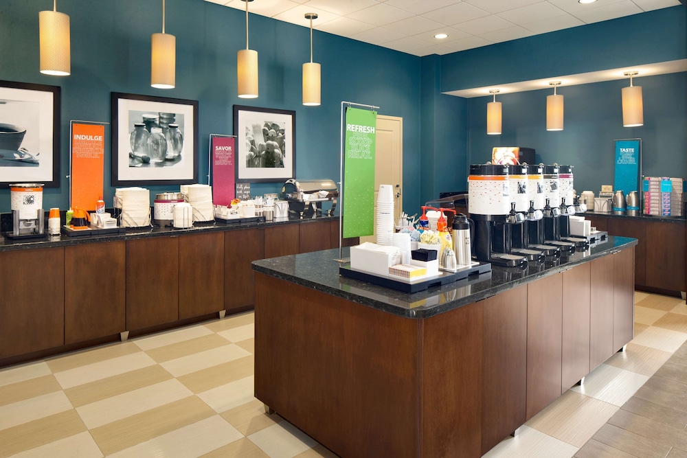 Hampton Inn Suites Edgewood Aberdeen South Md 27/38
