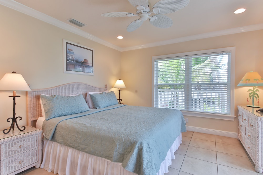 Tortuga Inn Beach Resort 21/76