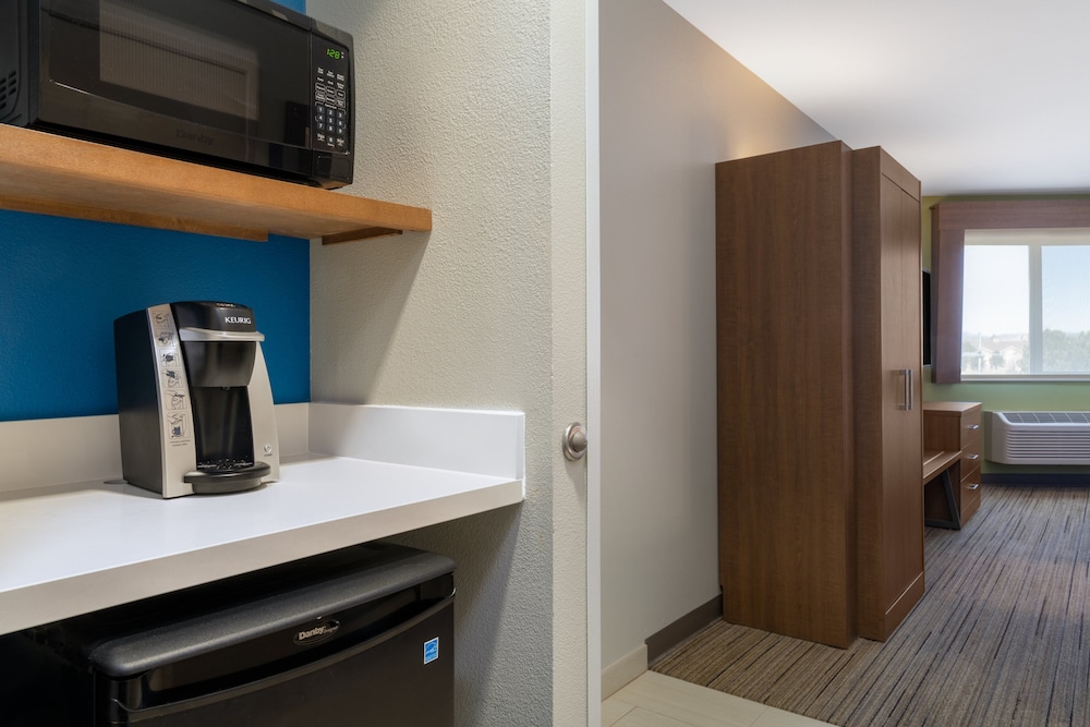 Holiday Inn Express Colorado Springs(Airport) 11/55