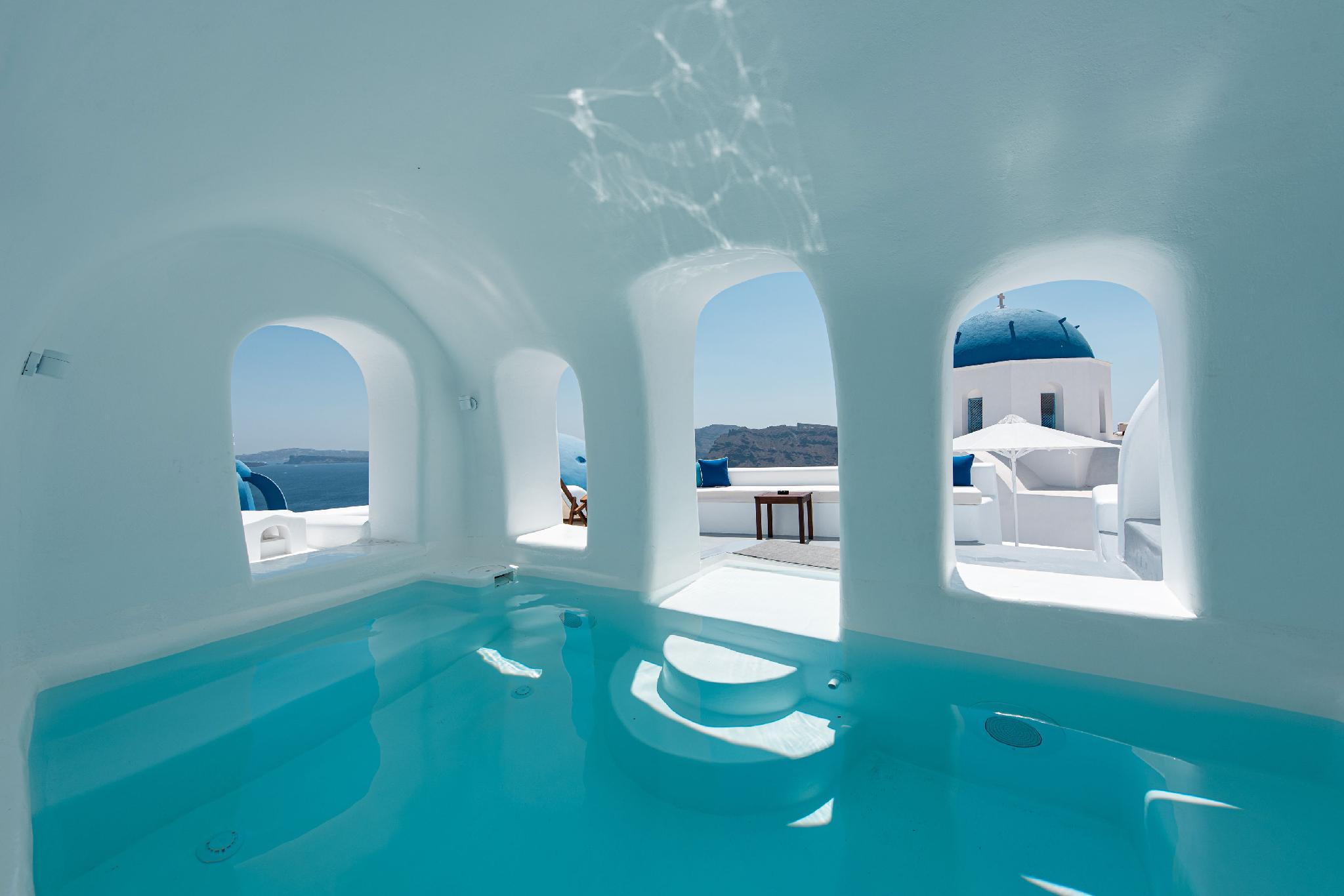 SUPERIOR, SUITE, CALDERA VIEW, PLUNGE POOL, TERRACE