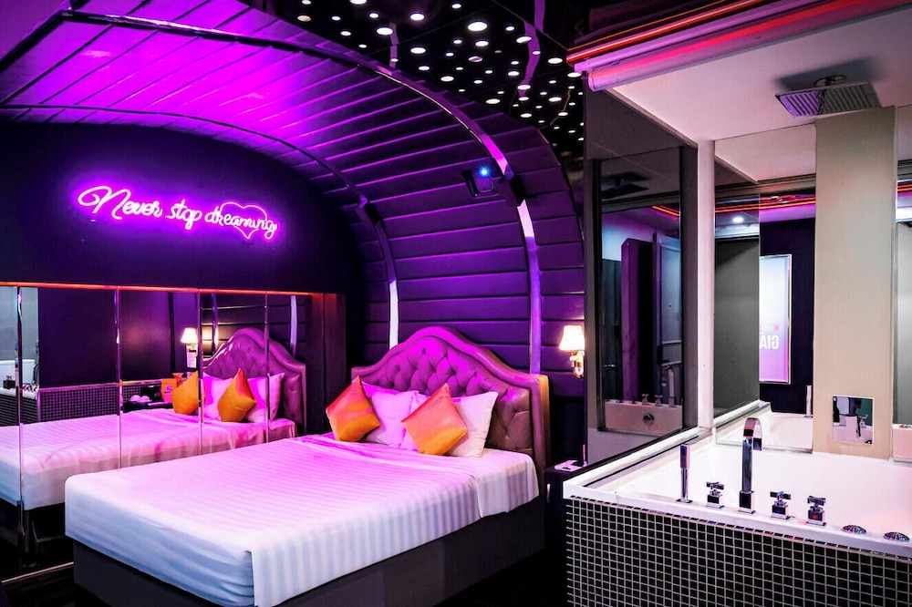 Cupid Hotel 27/72