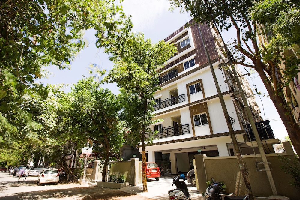 OYO 28637 Gokul Grand 26/27