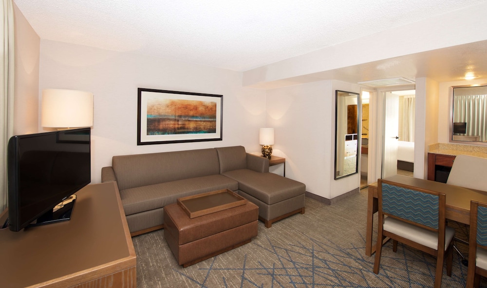 Embassy Suite Hotel Colorado Springs 30/68