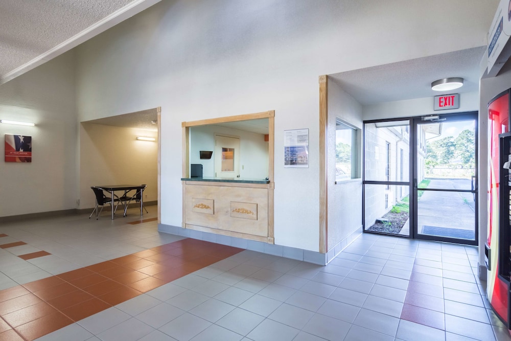 Lobby at Motel6 Arkadelphia, AR, ARKADELPHIA - AR