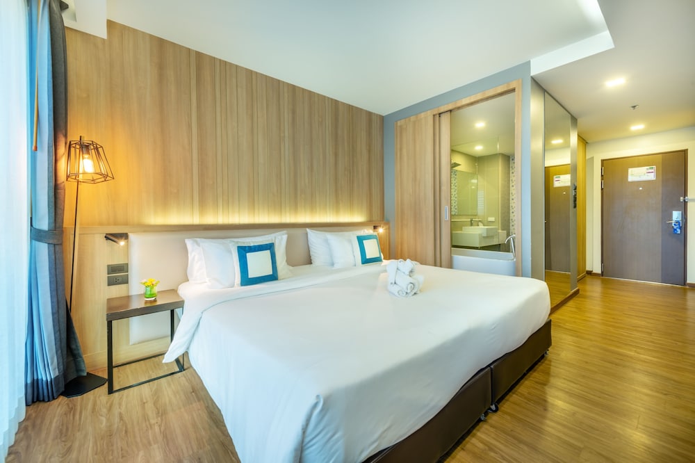 Plaai Prime Hotel (ex D Varee Diva Central Rayong) 23/71