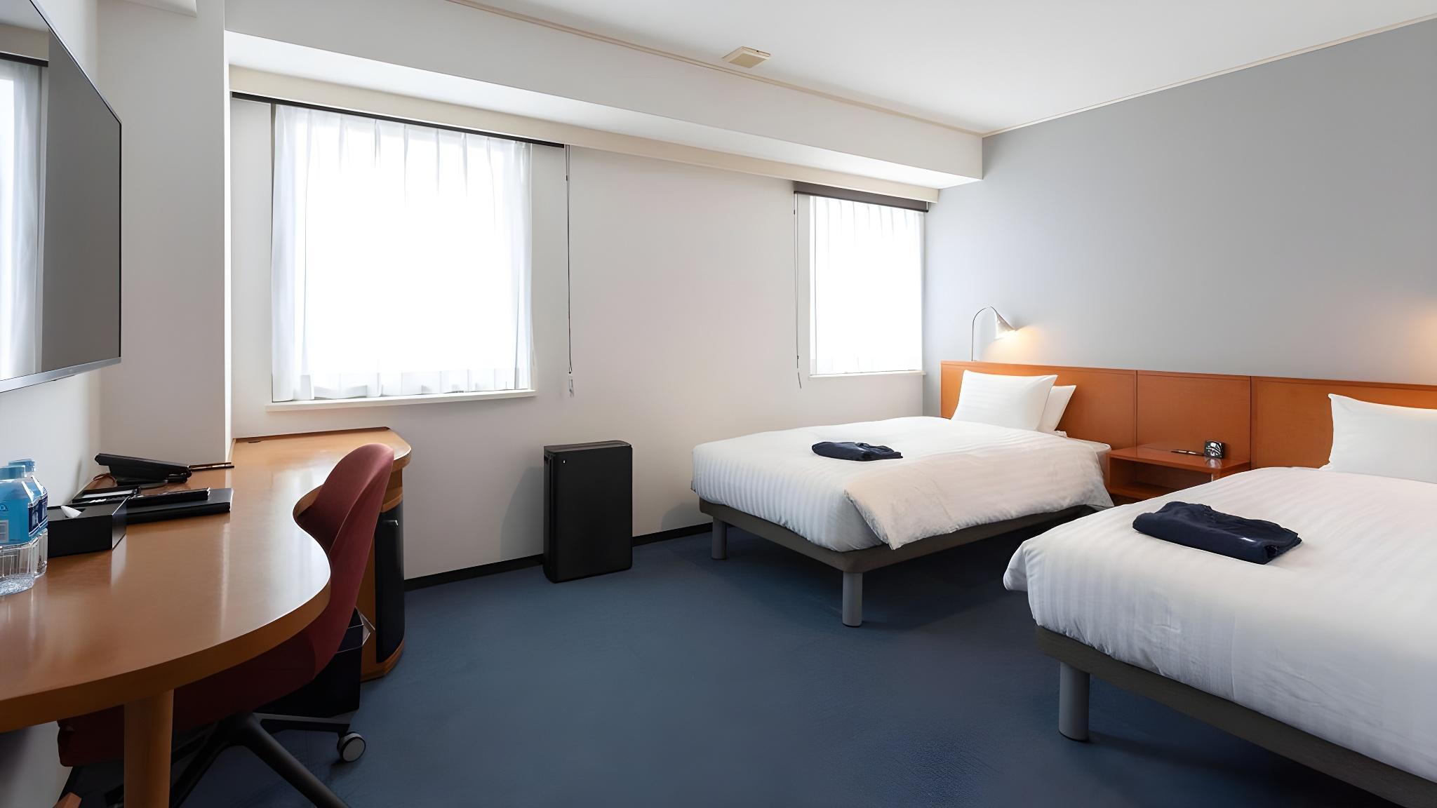Standard, Twin Beds, Bathtub