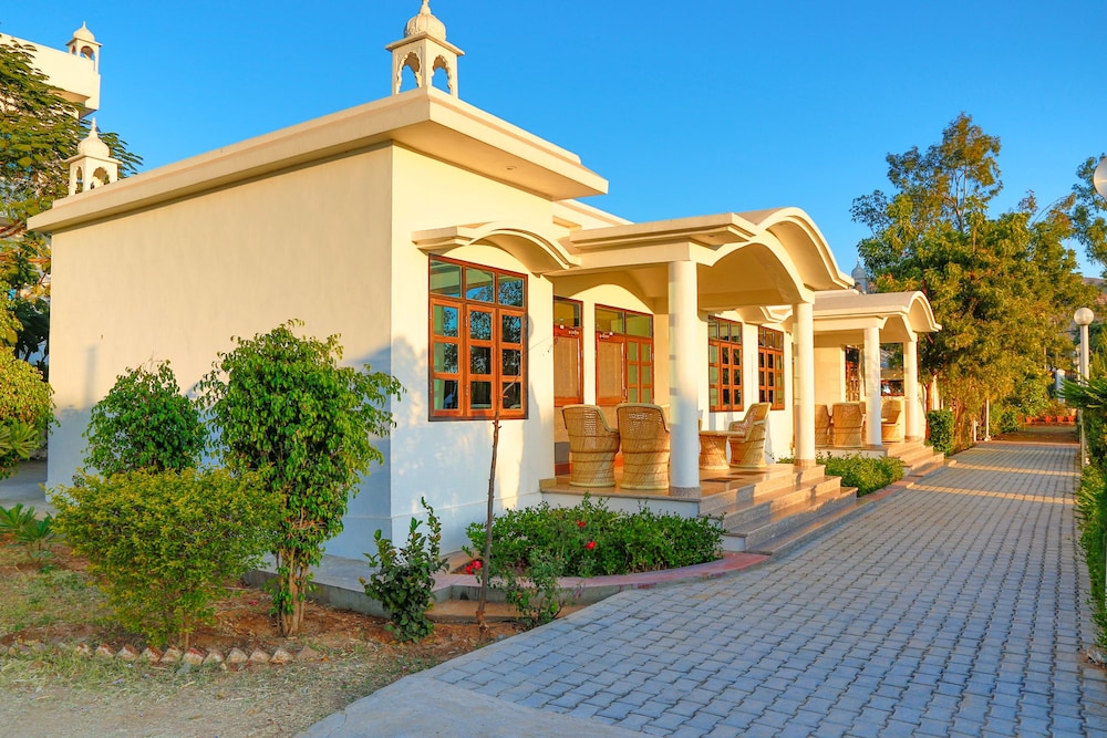 GULMOHAR SARISKA RESORT 6/45