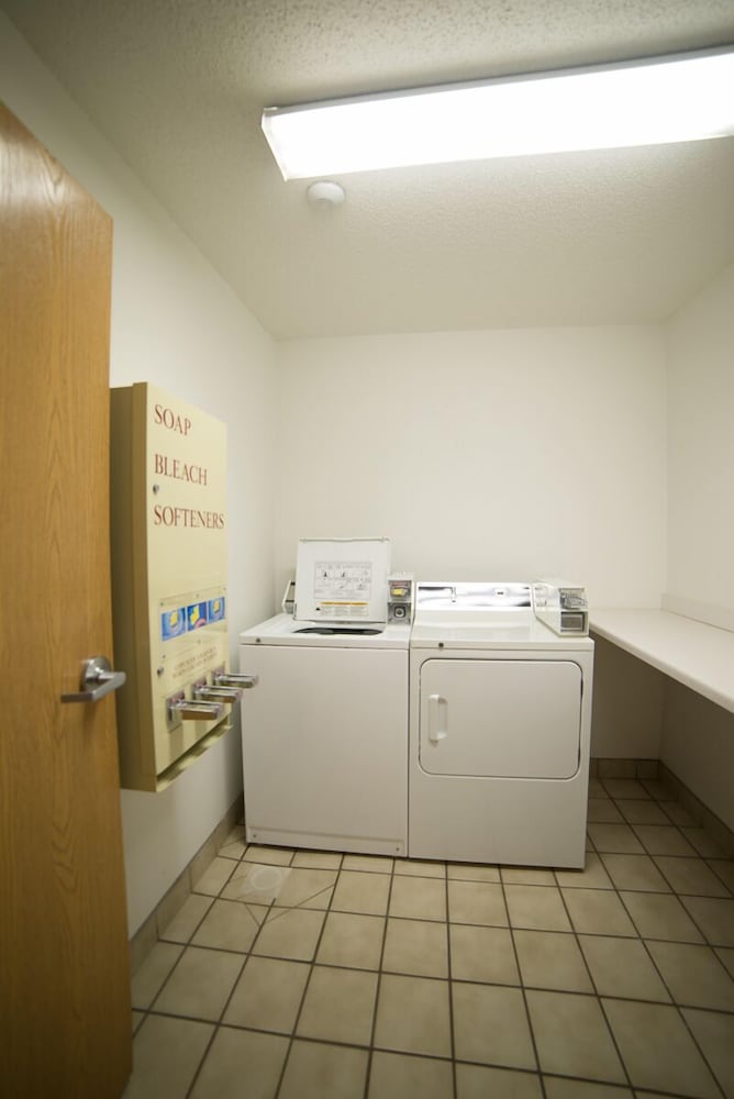 River Valley Inn & Suites 2/37