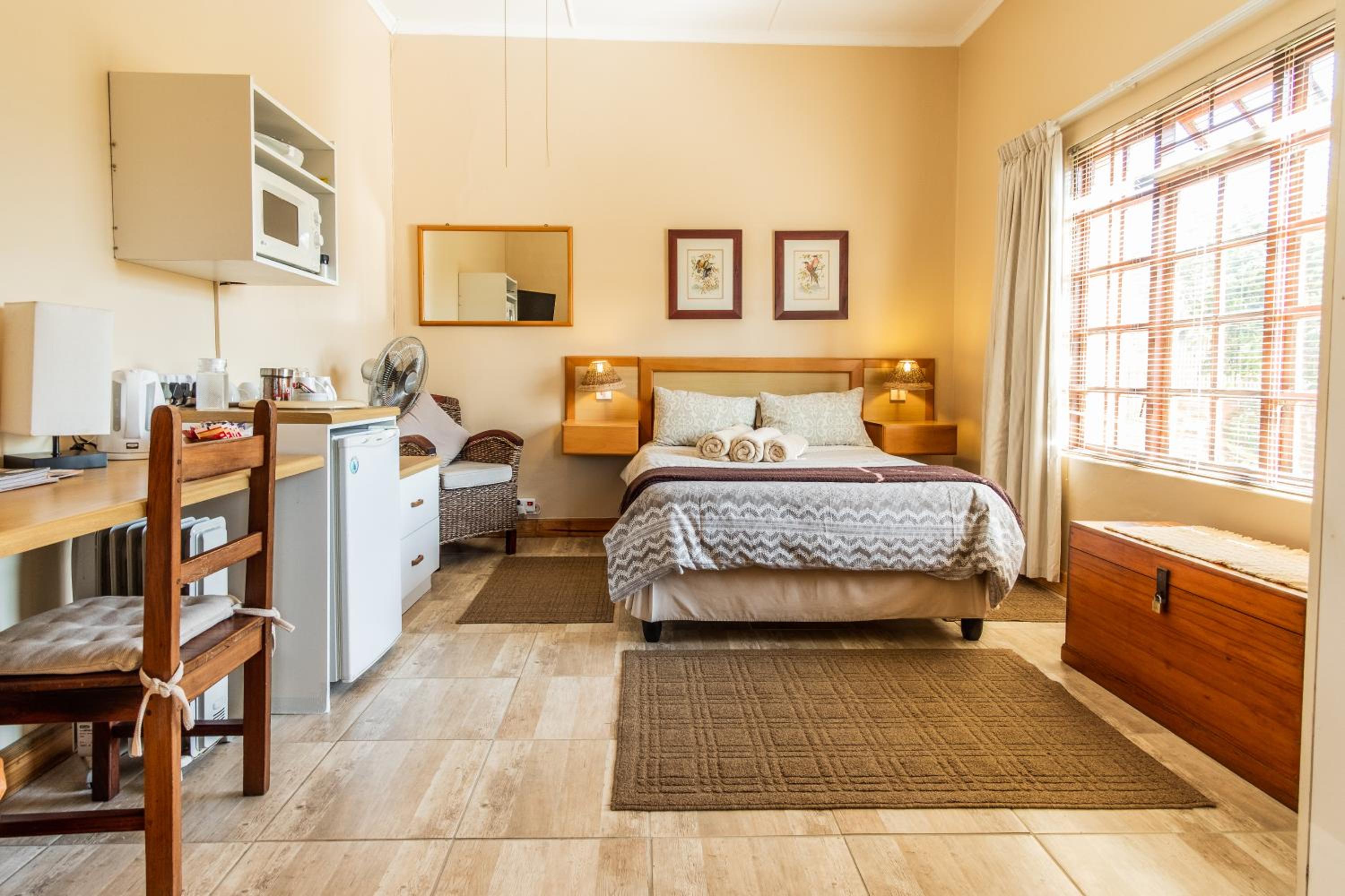 Treetops Guest House 7/24