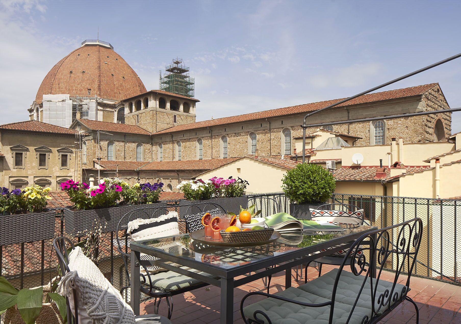 A Few Steps to The Duomo Beautiful 2BD Apt 47/50
