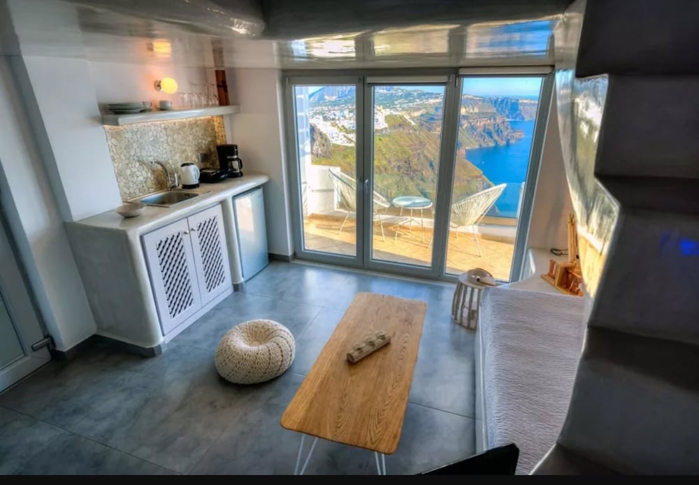 Nefeli Homes 7/50