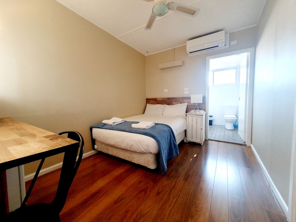 ARDEANAL MOTEL 15/48