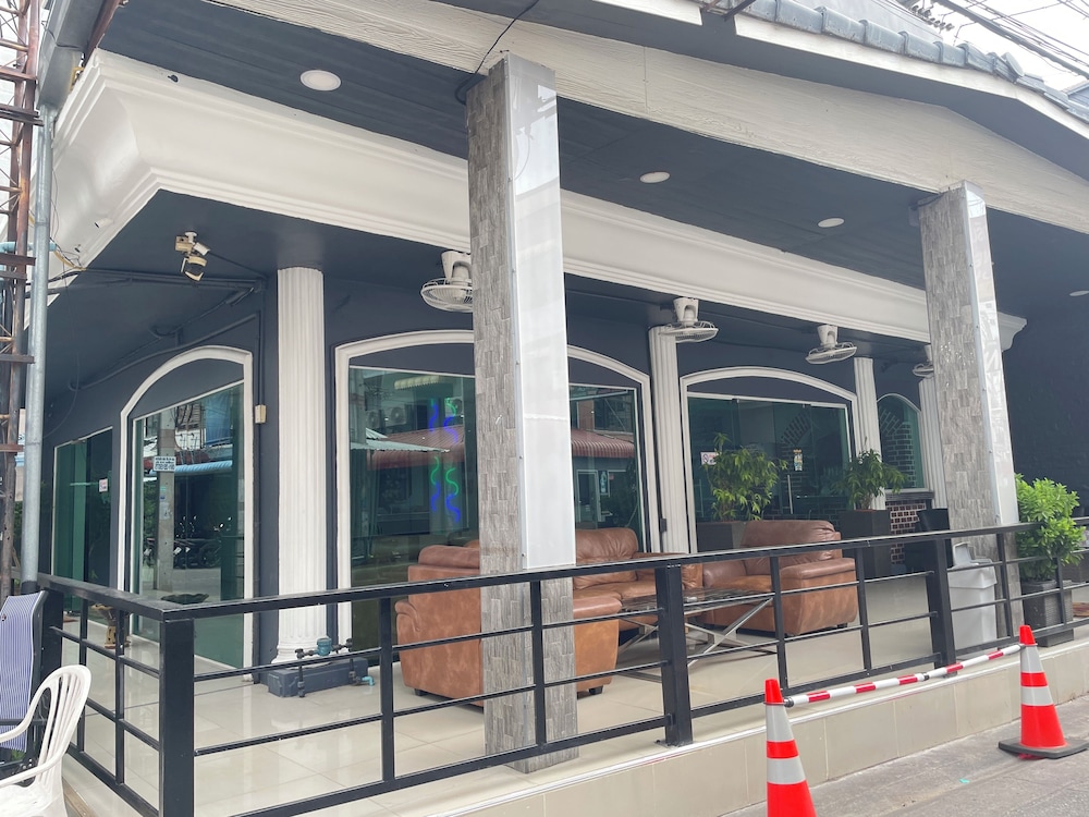 W-9 Hotel 2/73