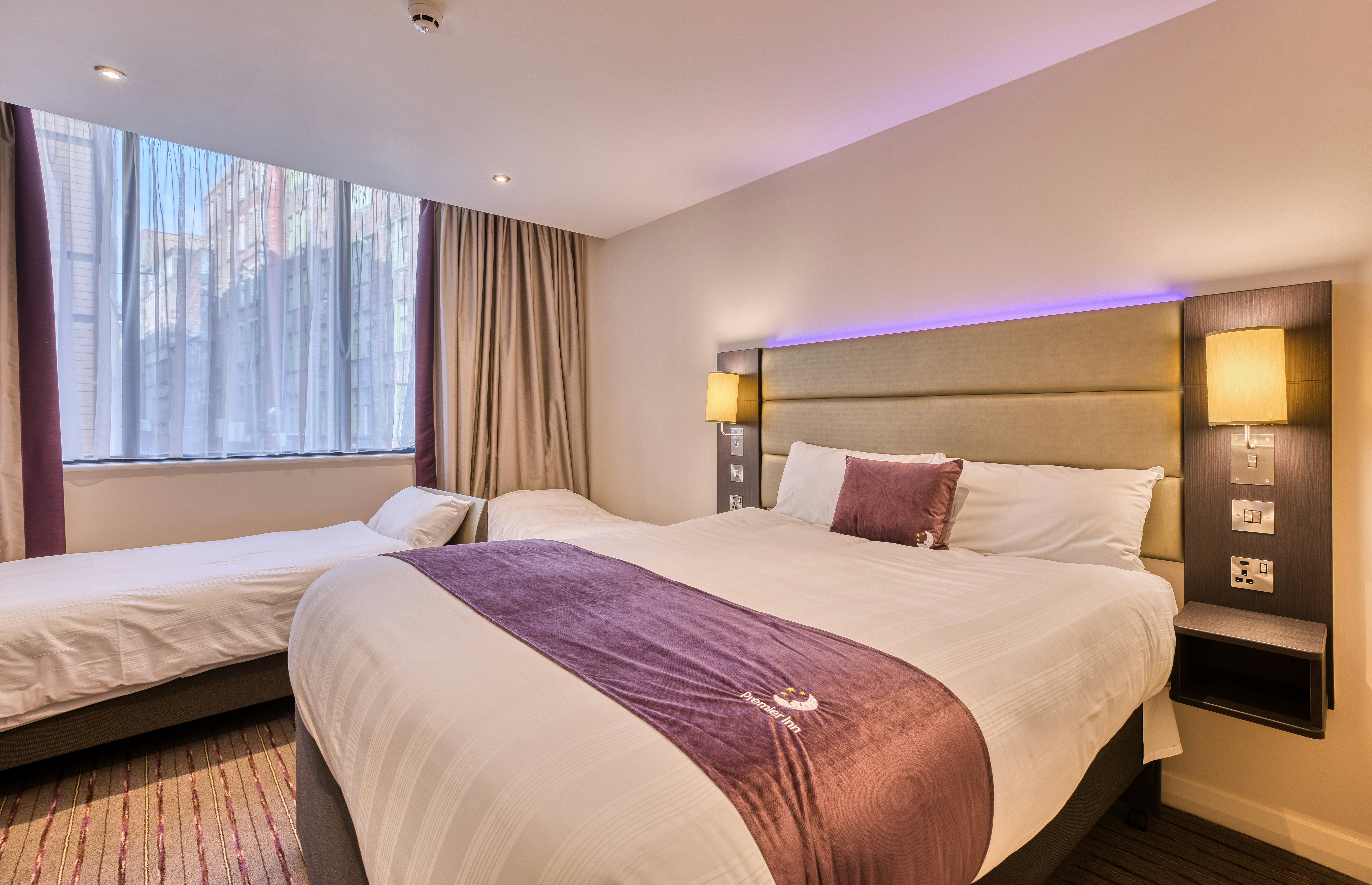 Premier Inn Glasgow City Centre (St. Enoch Square) hotel 12/26