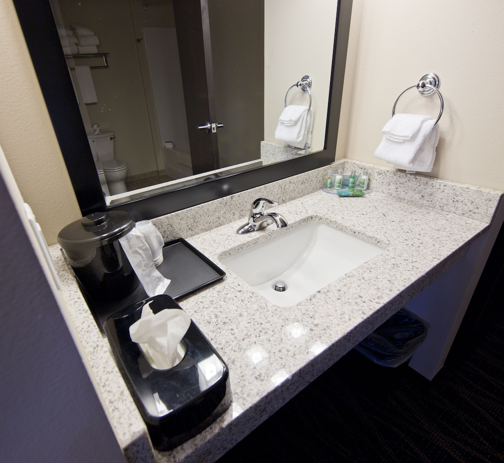 Cobblestone Inn & Suites - Boone 48/50