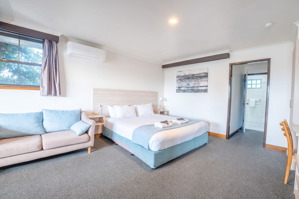 Spa, Superior, Suite, 1 King and 1 Single Beds
