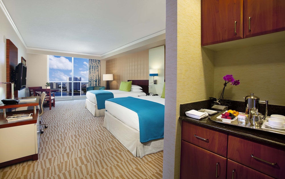 Trump International Beach Resort 44/116