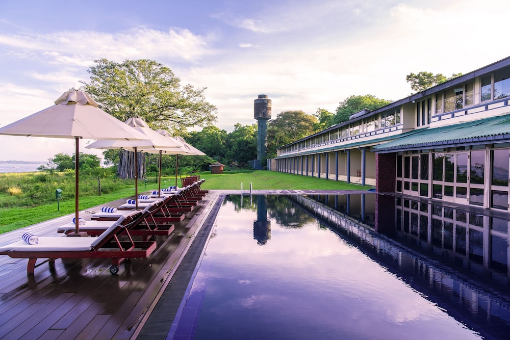 The Lake Hotel 46/50