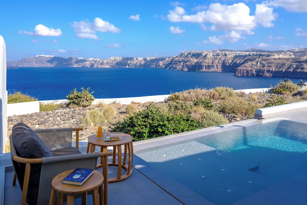 Neptune Luxury Spa Suites 68/72
