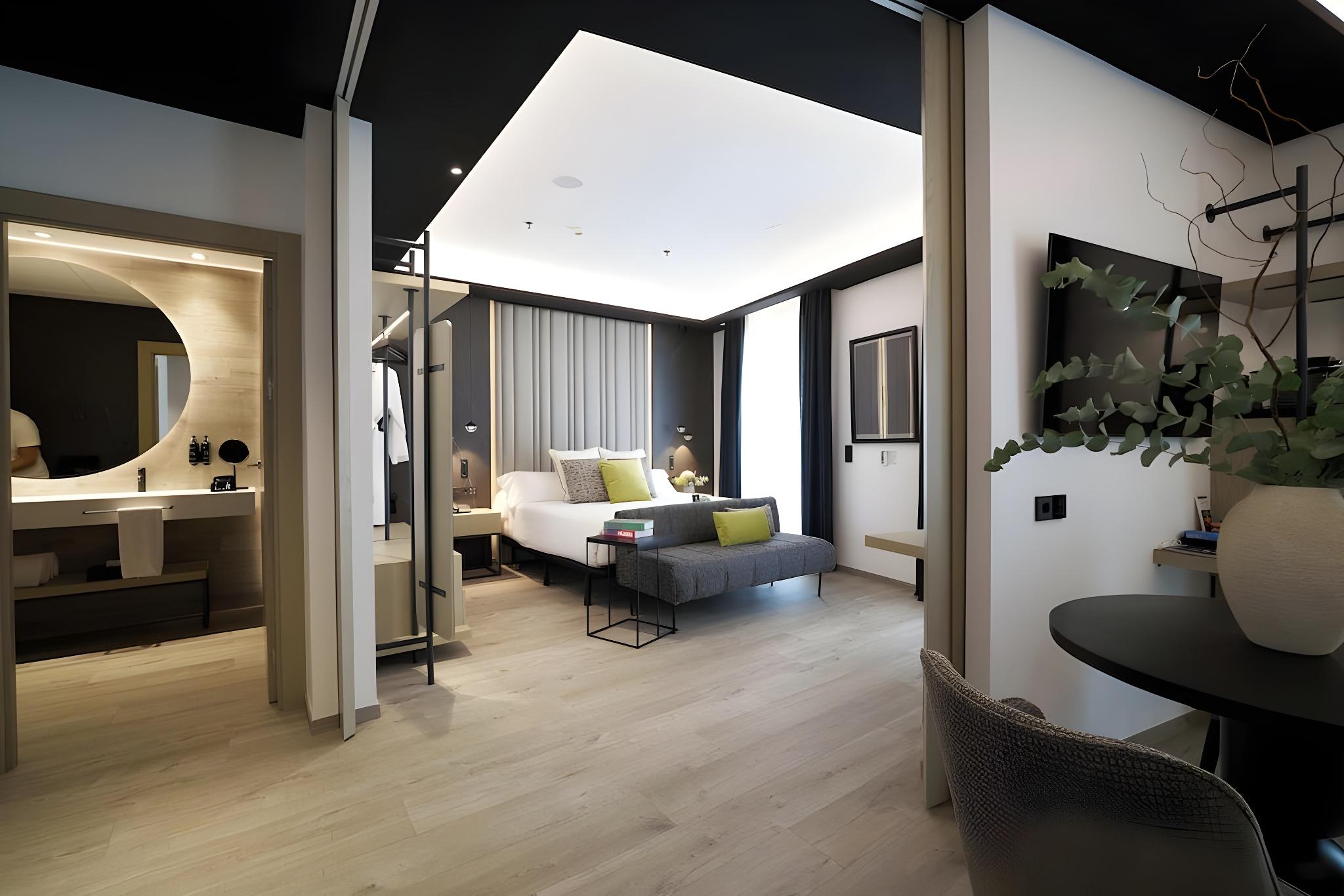 Exterior, Suite