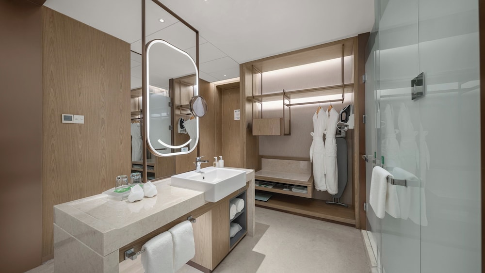 HOLIDAY INN Changchun Jingyue 44/48