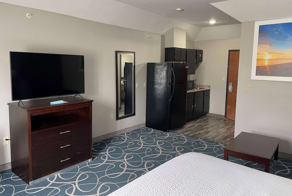 Days Inn Suites By Wyndham Cleburne Tx 31/42