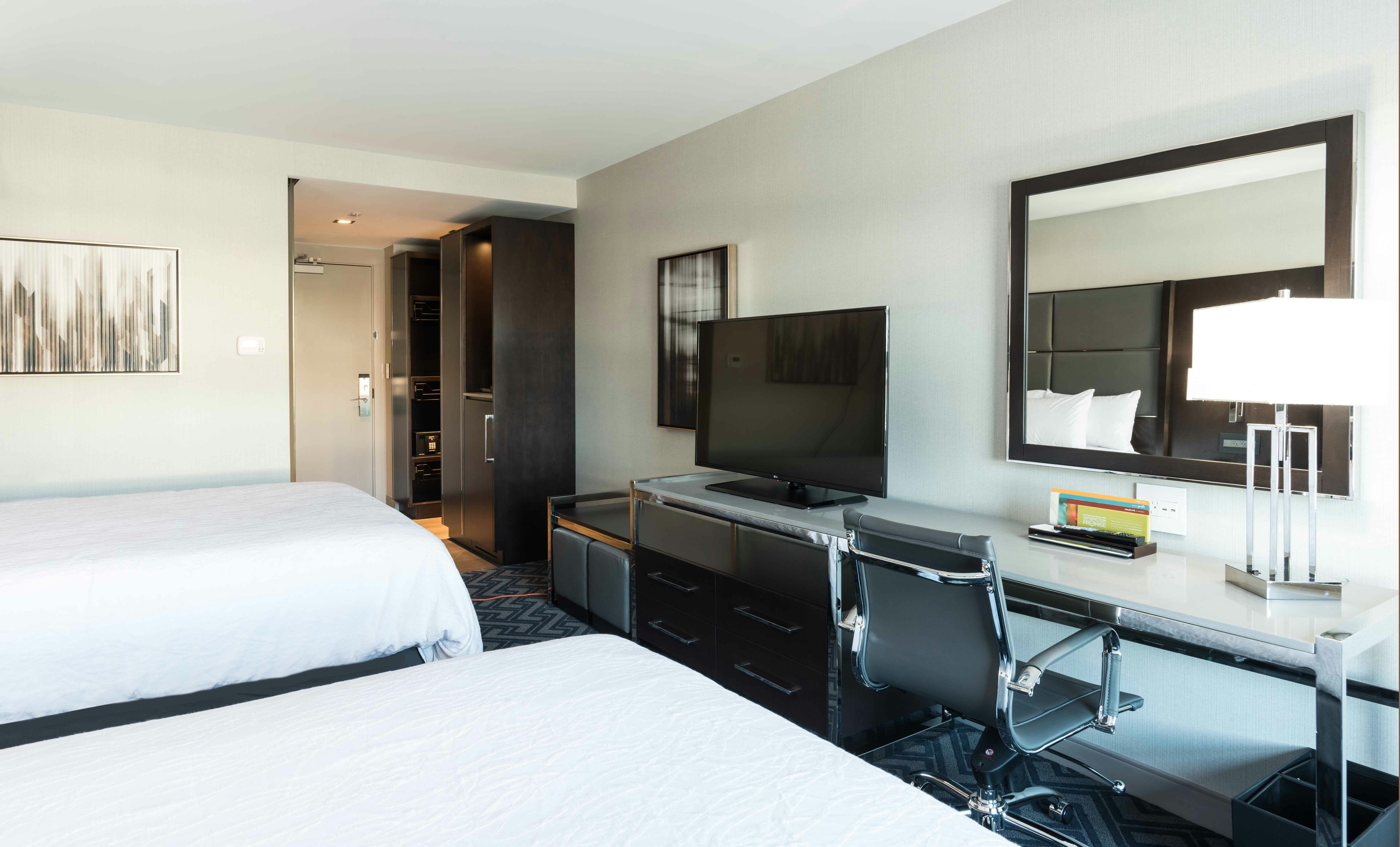 Room, 2 Queen Beds, Stadium View