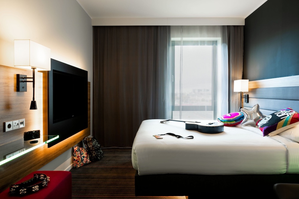 Moxy Glasgow SEC 10/37
