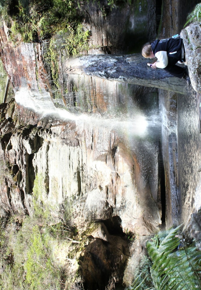HUON BUSH RETREATS 23/50