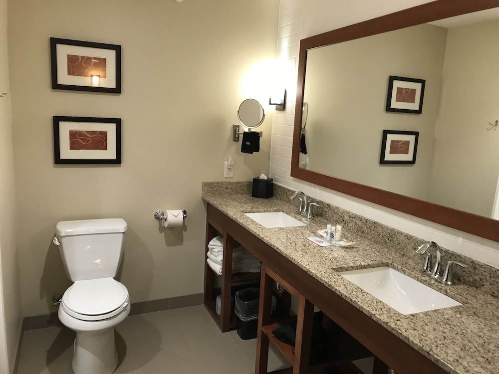 Comfort Suites Hartville-North Canton 36/43