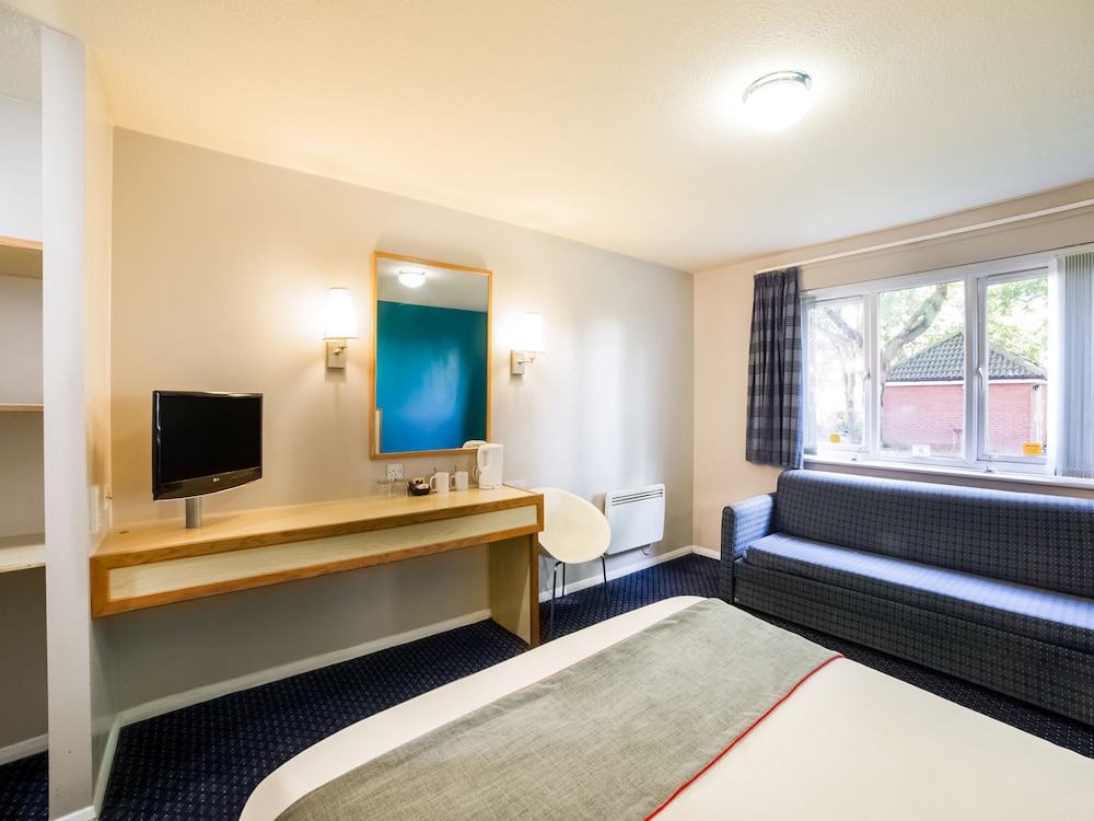 OYO Sunrise Hotel, A46 N Leicester 12/19