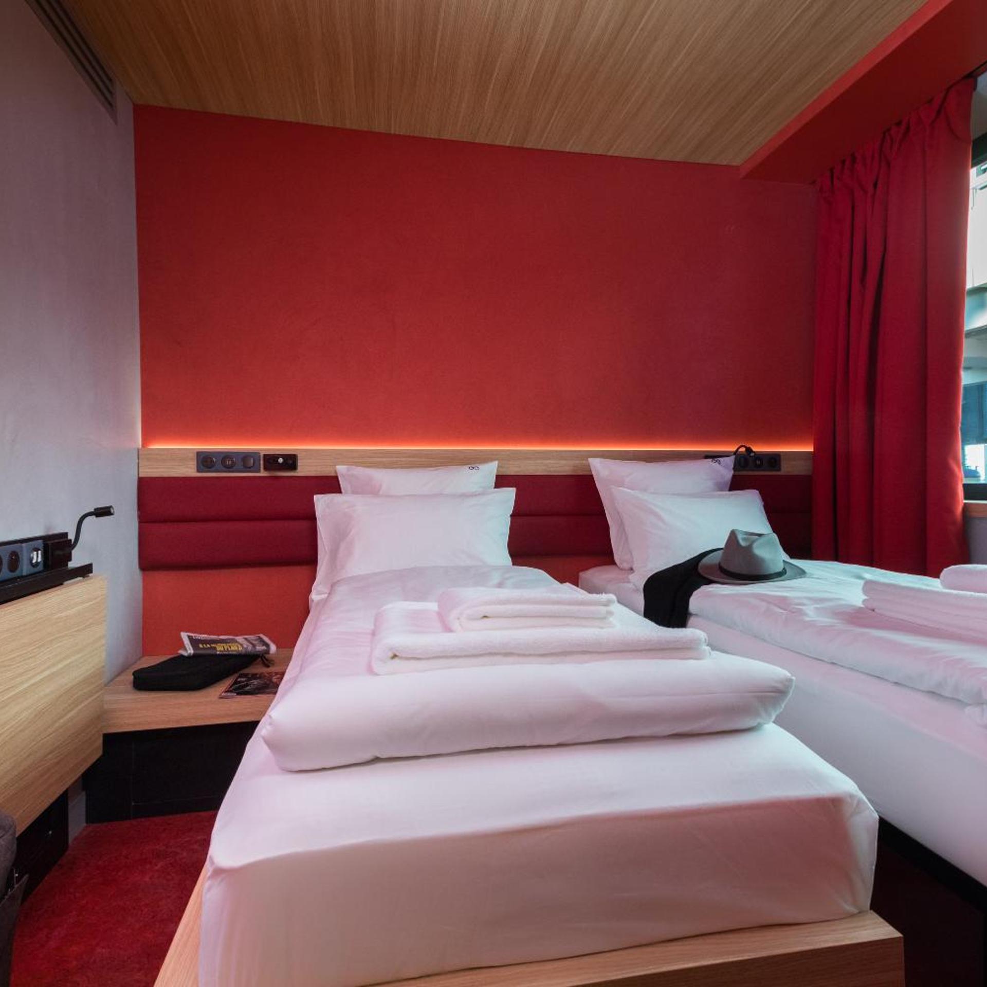 Room, Single Bed