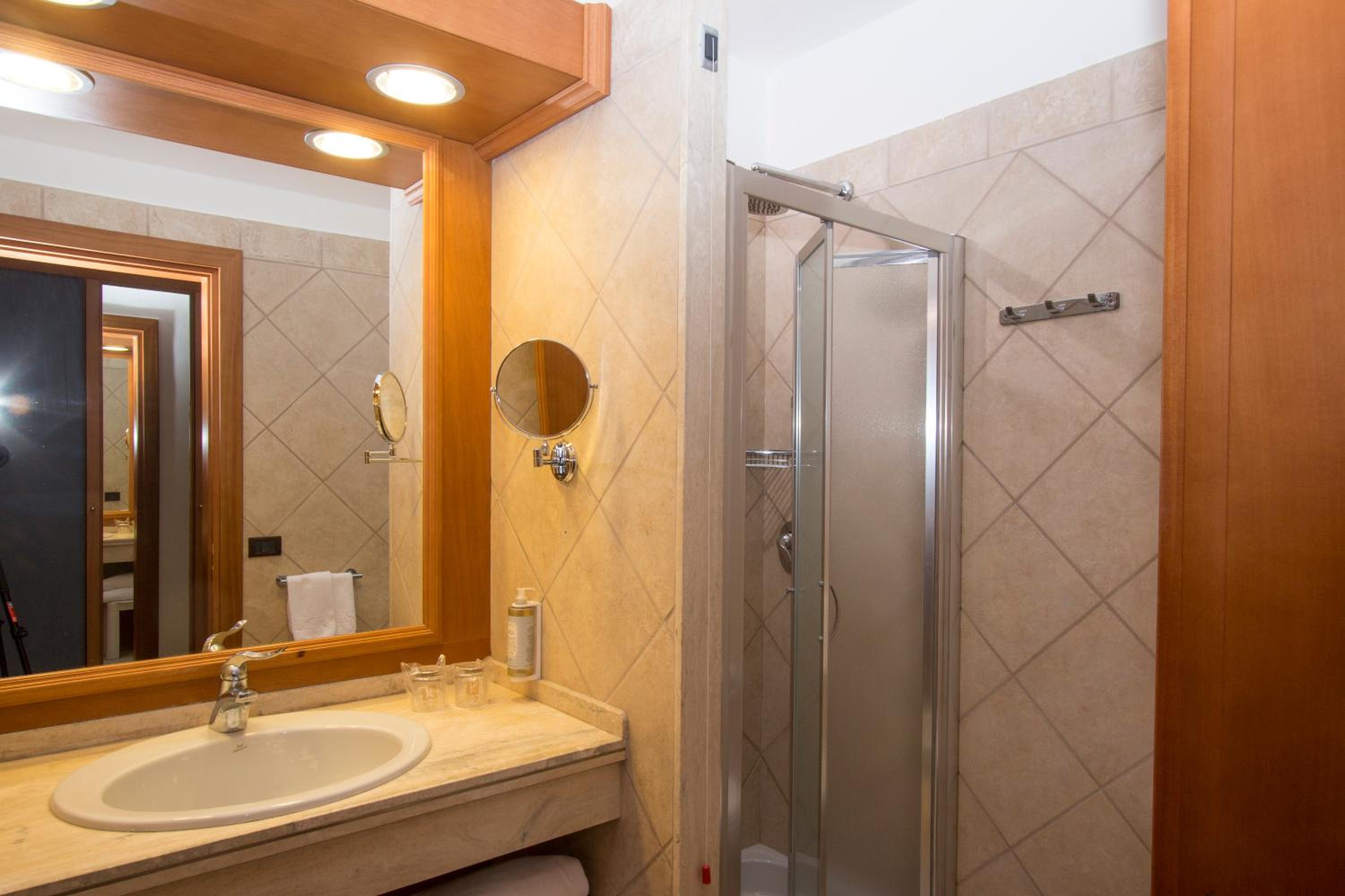 Hotel Centrale Sabaudia 33/38