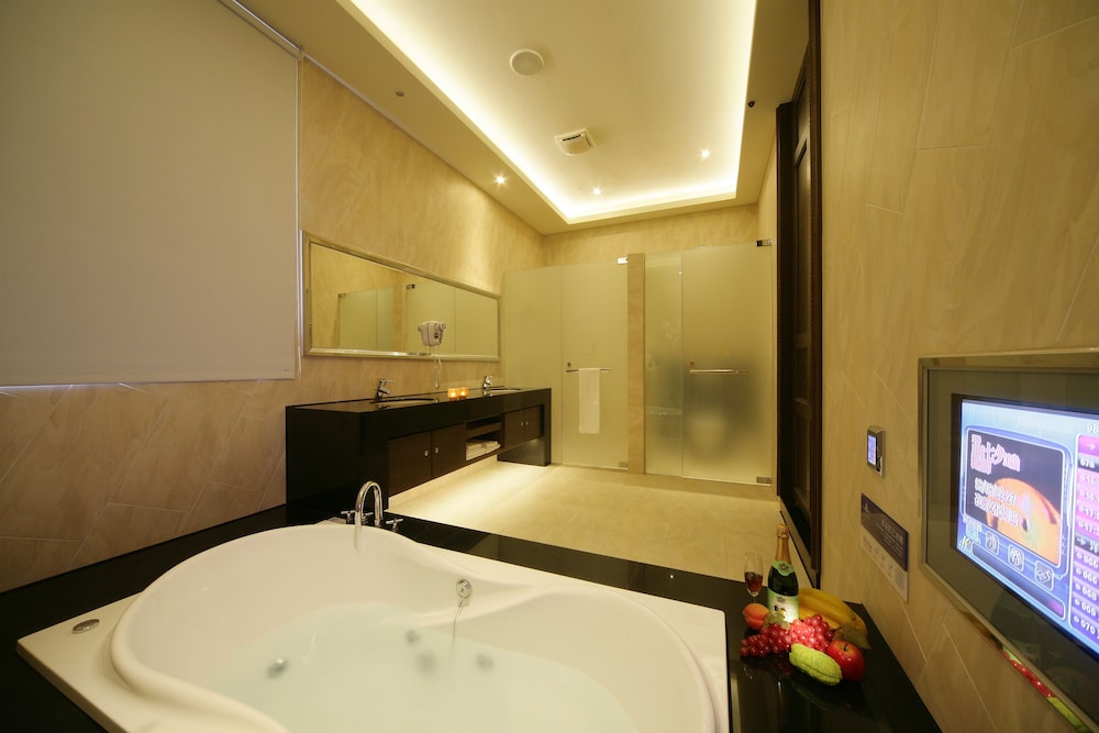 Dubai Villa Motel 65/69