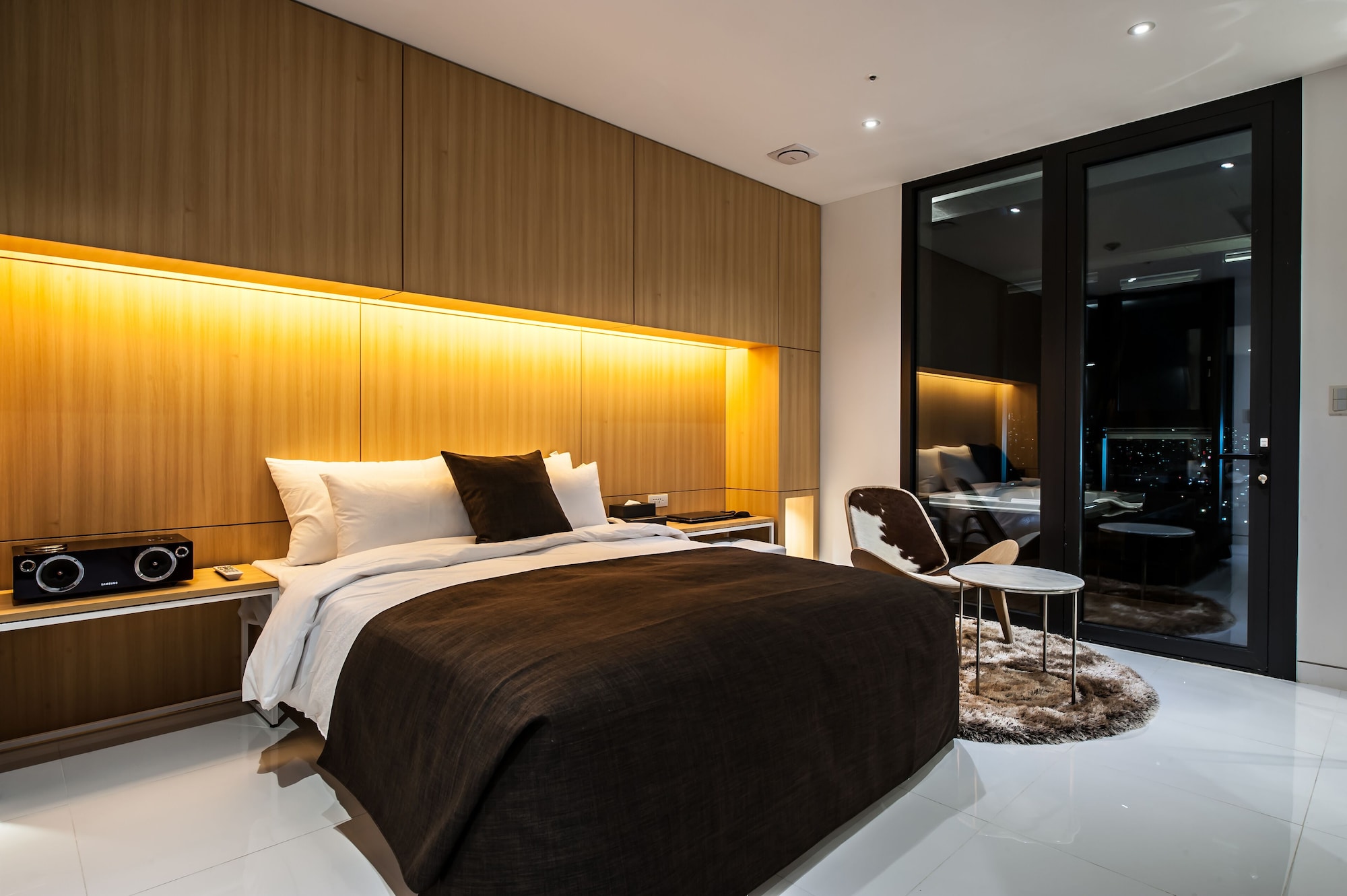 PREMIUM, TERRACE