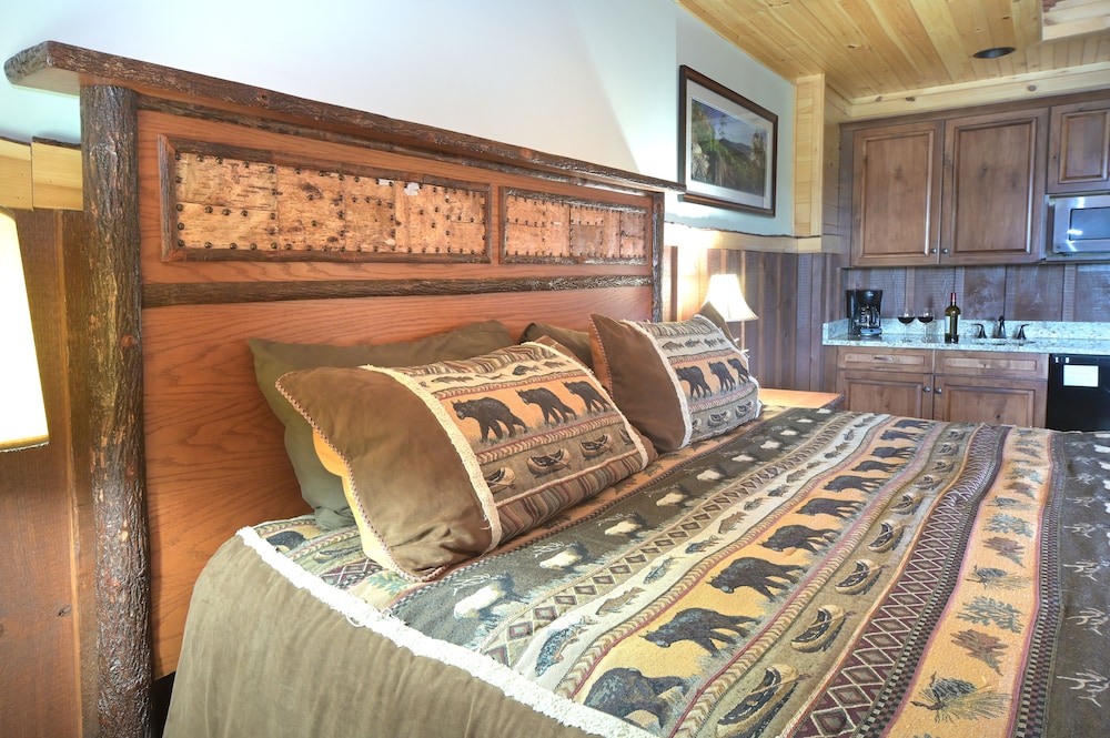 The Lodges at Cresthaven 20/60