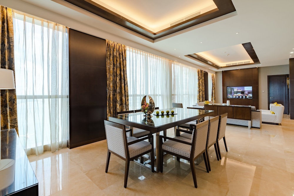 Johari Rotana 56/66