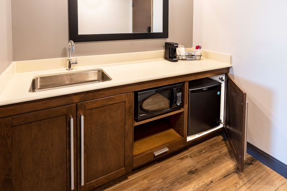 Hampton Inn Suites Keller Tx 37/47