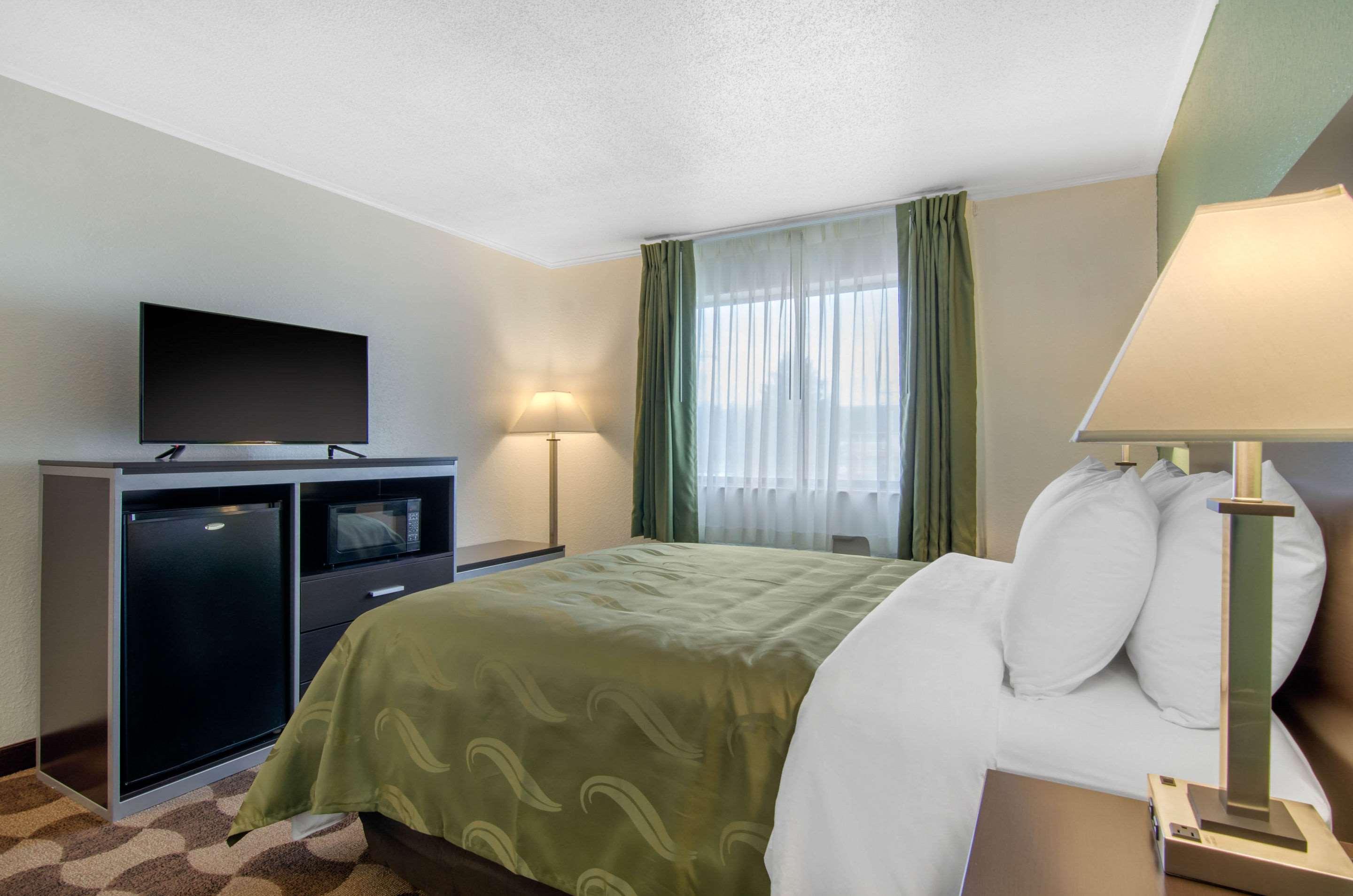غرفة بسريرين كوين، Quality Inn Russell, KS 3/4