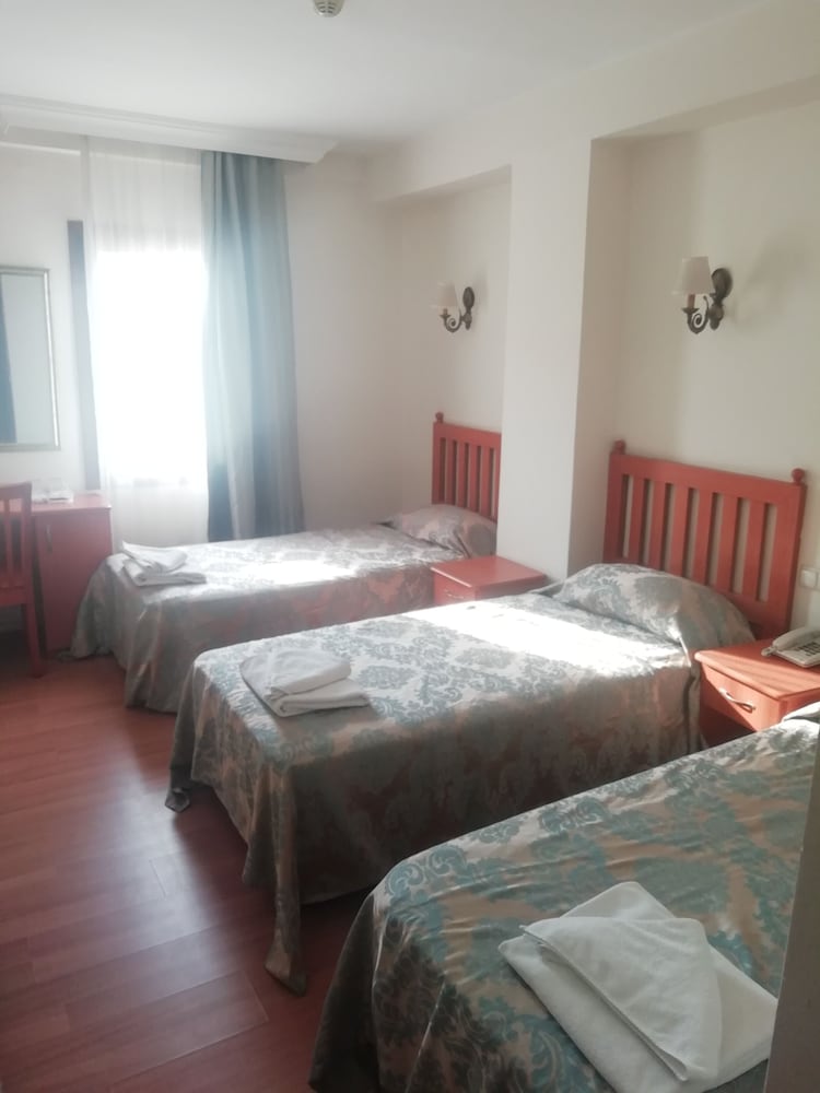 AVE MARIA HOTEL 14/65