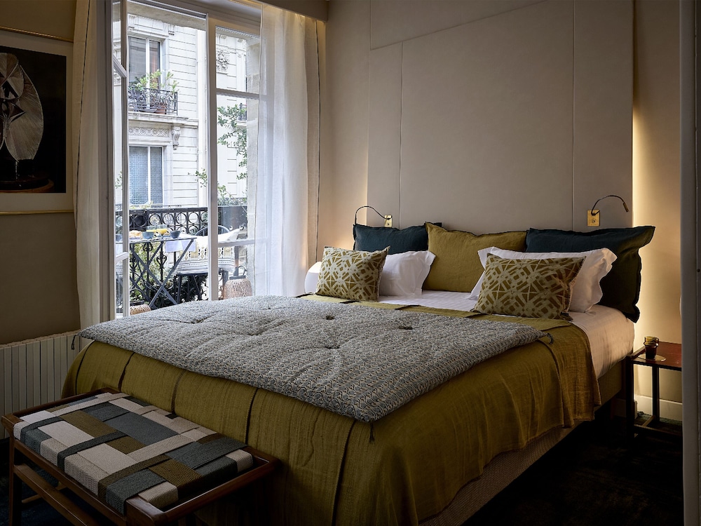 DELUXE, DOUBLE BED, BALCONY