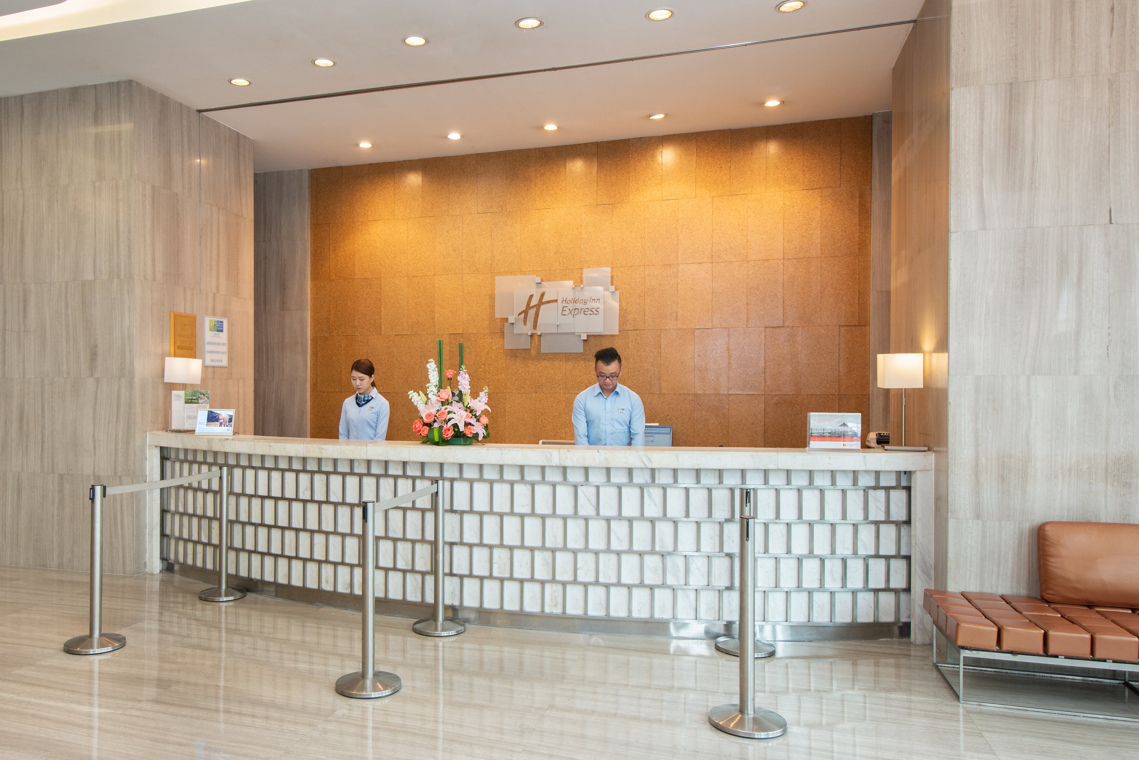 HOLIDAY INN EXPRESS CHENGDU WUHOU 6/48
