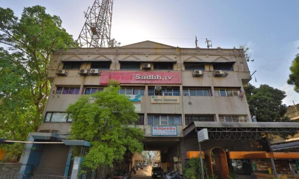 HOTEL SADHBHAV 写真1