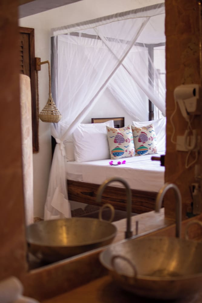 غرفة سيغنتشر ثلاثية بسرير كينج وسرير فردي بإطلالة على البحر، Mvuvi Boutique Resort 5/10