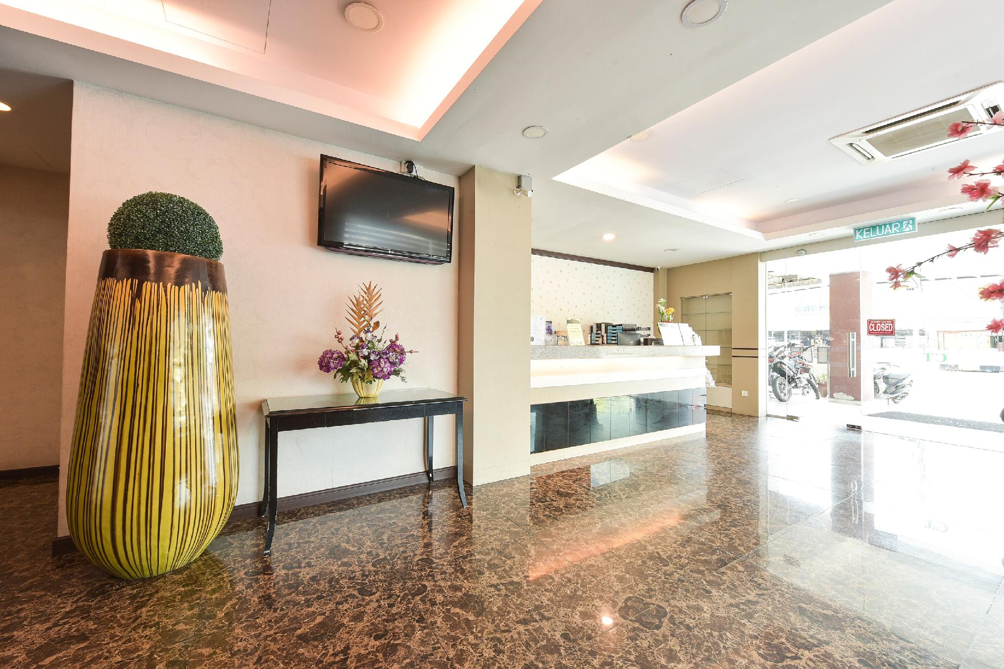 Grand Ct Hotel 31/34