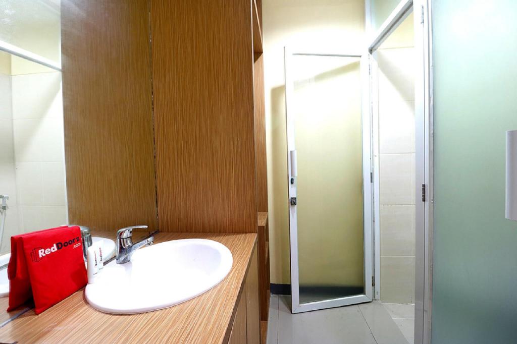 Reddoorz Near Itc Cempaka Mas 49/54