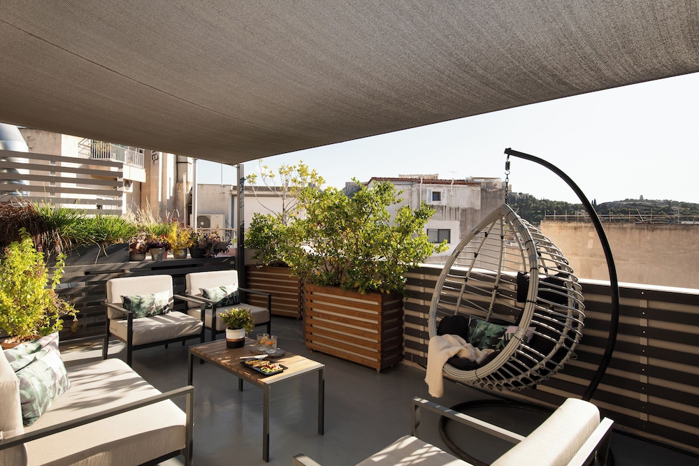 Urban Nest Suites and Apartments 35/75