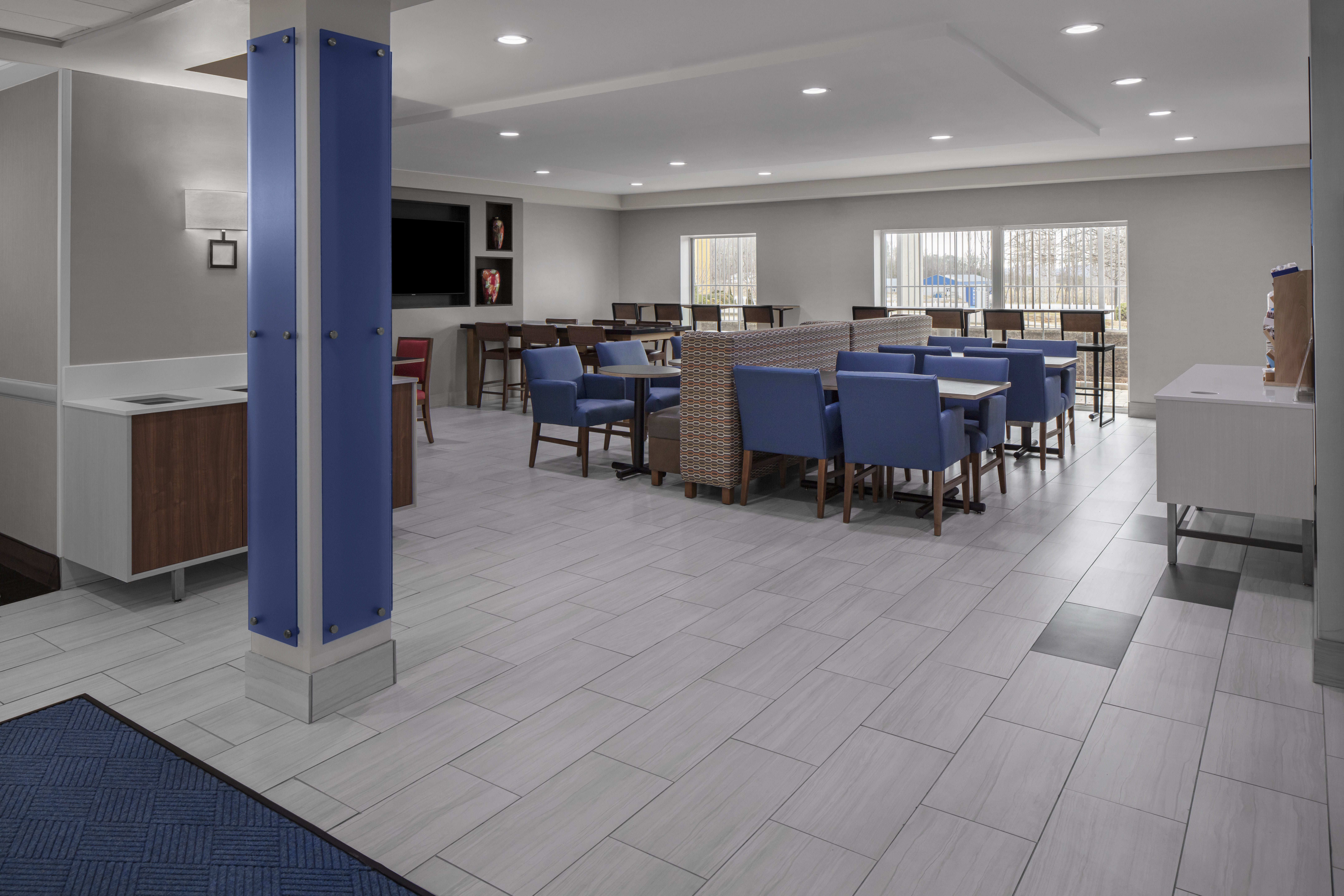 Holiday Inn Express & Suites Asheville SW - Outlet Ctr Area 21/34