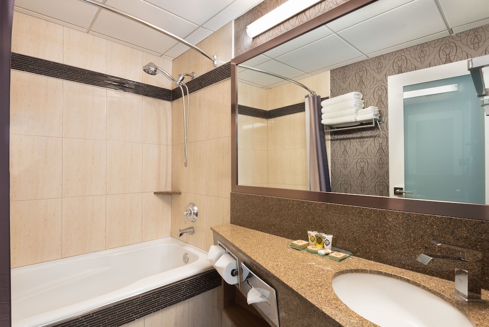 Carriage House Hotel Conference Centre 50/50